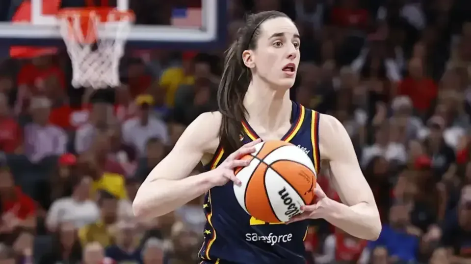 WNBA : Caitlin Clark entre dans l’histoire avec 45 points et 10 passes décisives